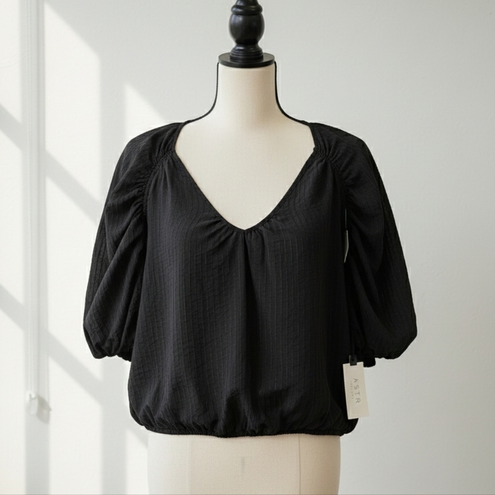 ​ASTR The Label Black Textured Puff Sleeve Blouse - Size L - Picture 3 of 7